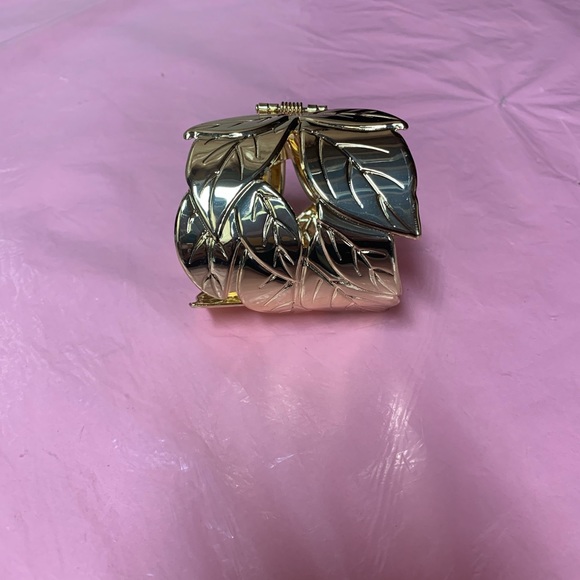 Gold Leaf Thick Bangle - Picture 7 of 7